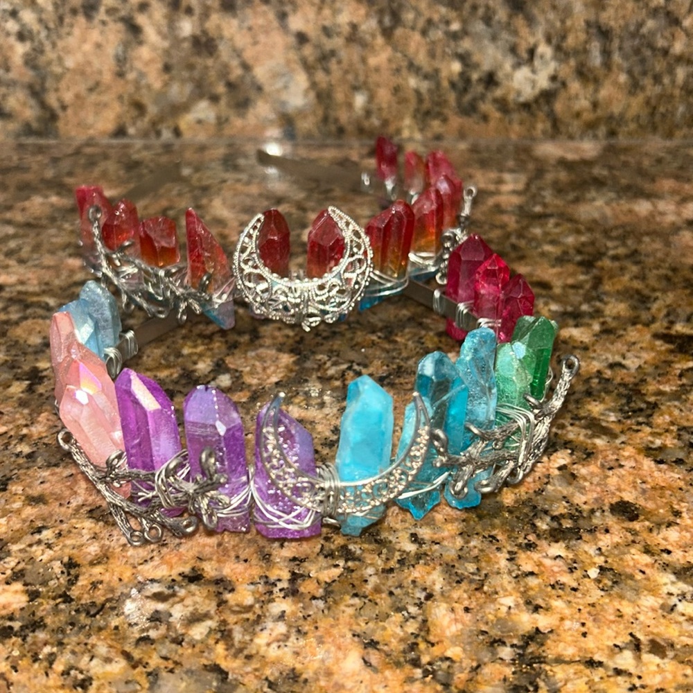 A pair of crowns
